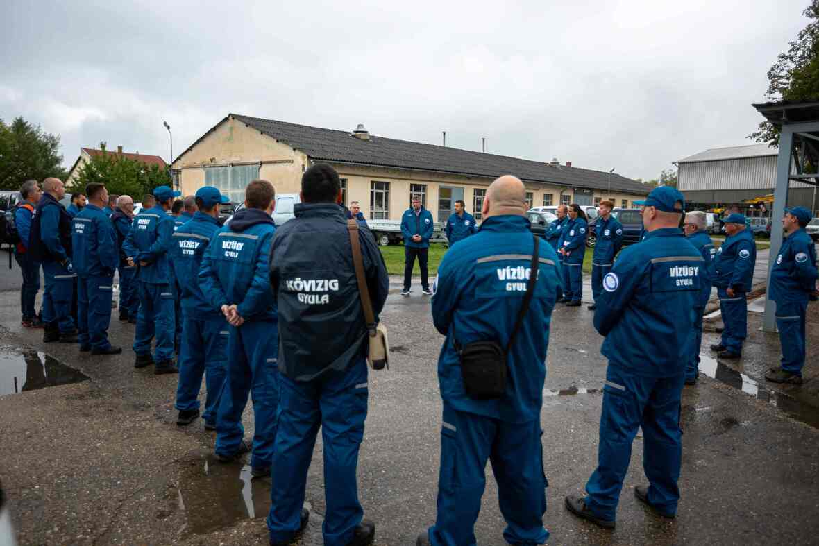 28 fő indulása Győrbe.jpg