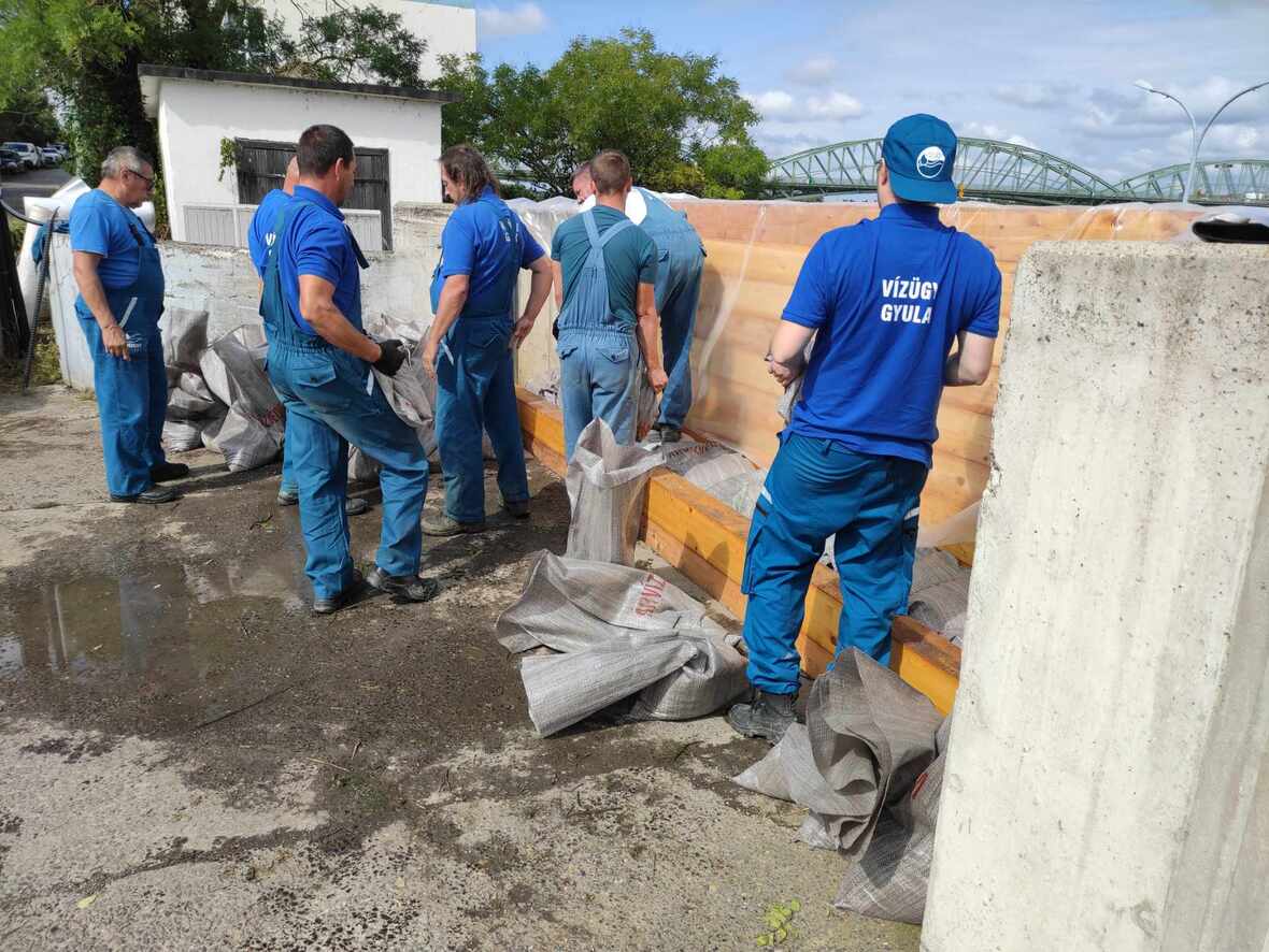 Komárom, kulisszanyílások bevédése.jpeg